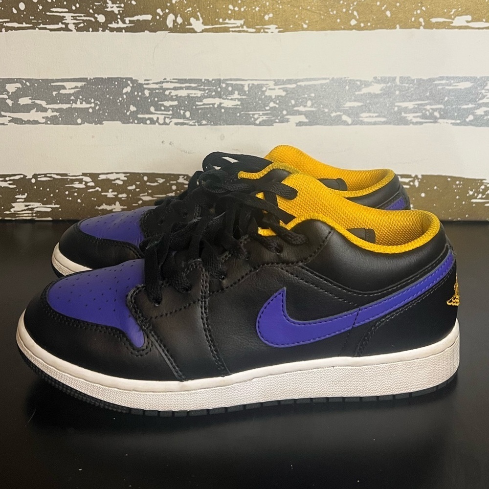 Jordan 1 Low “Lakers”